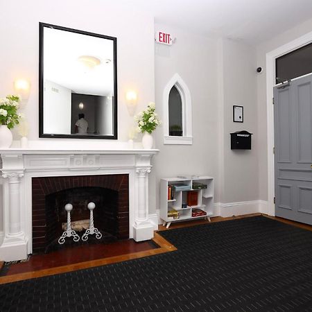 Furnished Newbury Street Studio, #6 Бостон Экстерьер фото