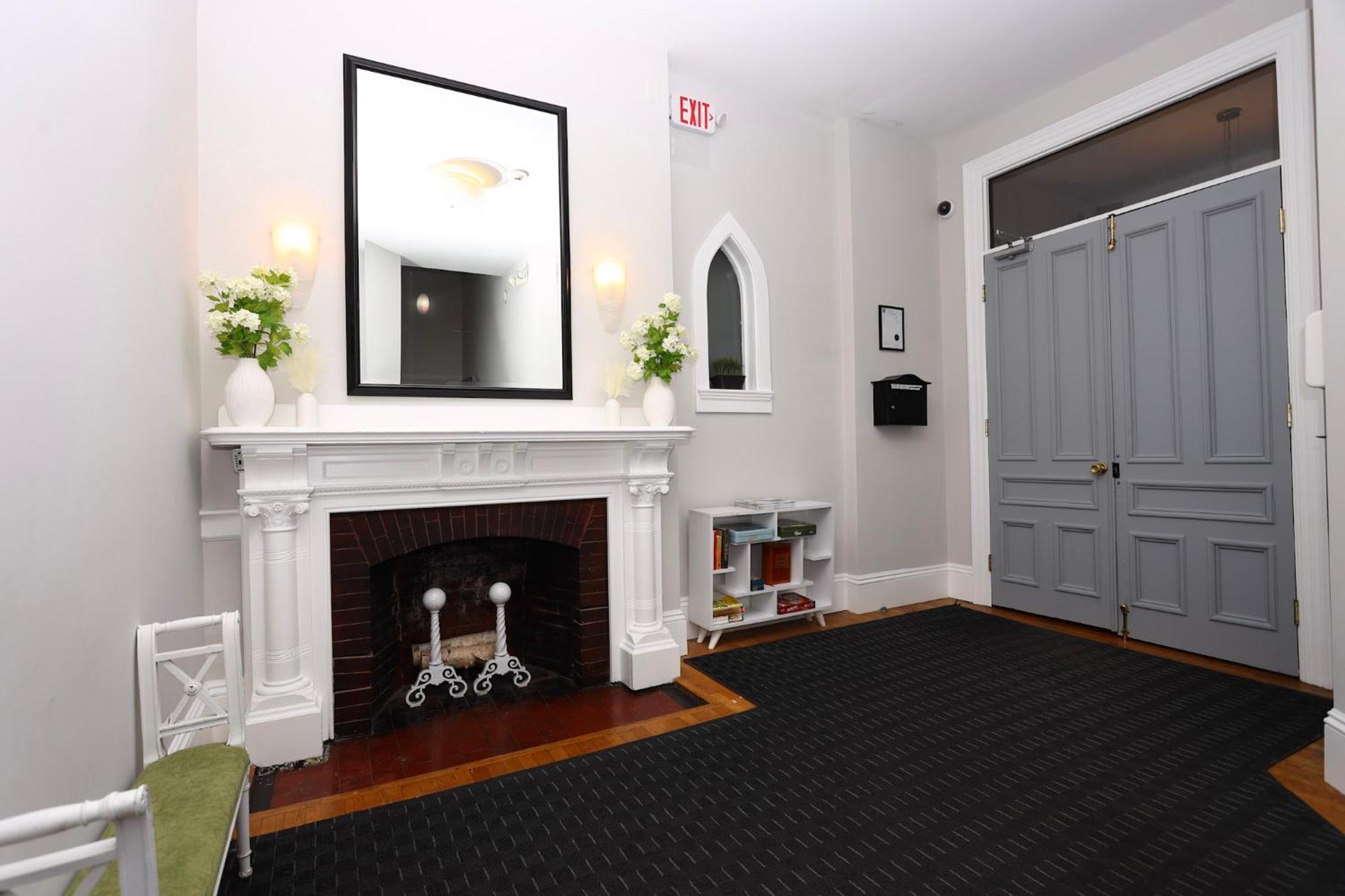 Furnished Newbury Street Studio, #6 Бостон Экстерьер фото
